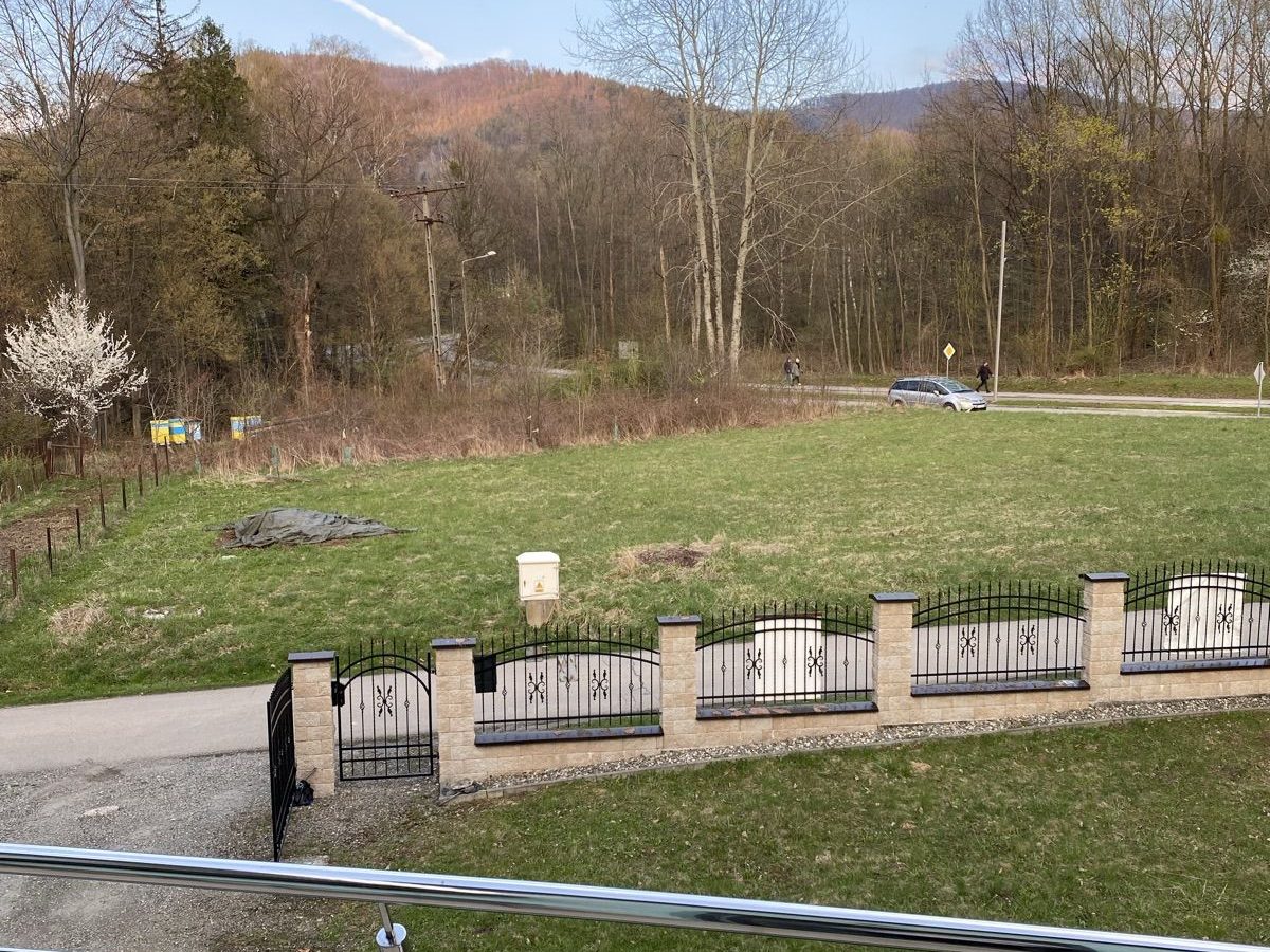 Widok na góry i ogród